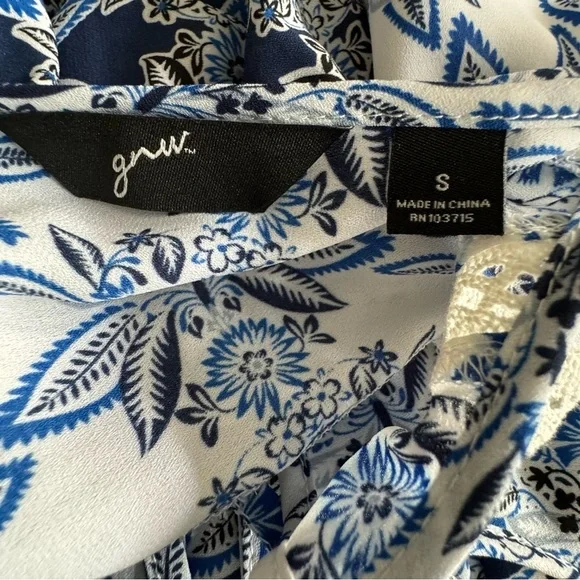 NWT Crepe Crochet Trim Peasant Top - Picture 6 of 7